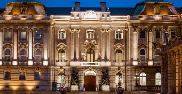 Budapest: Buda Castle Walk with Saint Stephen's Hall