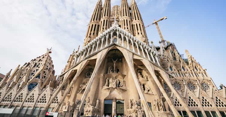 Barcelona: Sagrada Familia Skip-the-Line Entry Ticket & Tour