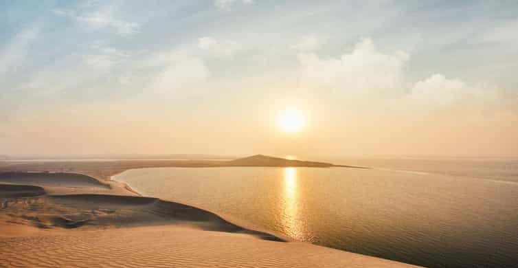 Doha:Sunrise or Sunset Desert Safari Tour with Sand Boarding