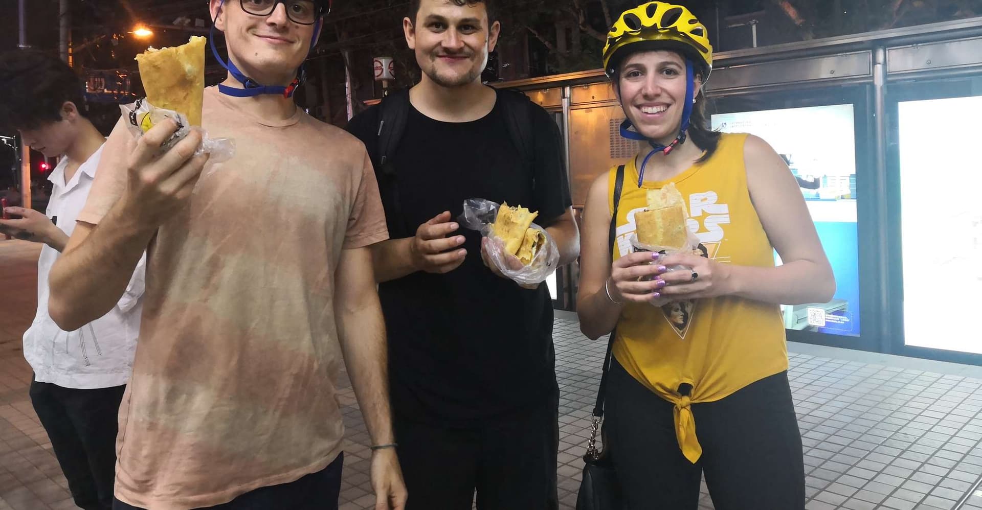 Shanghai: Nightlife Adventure and Tasting Bike Tour photo 2