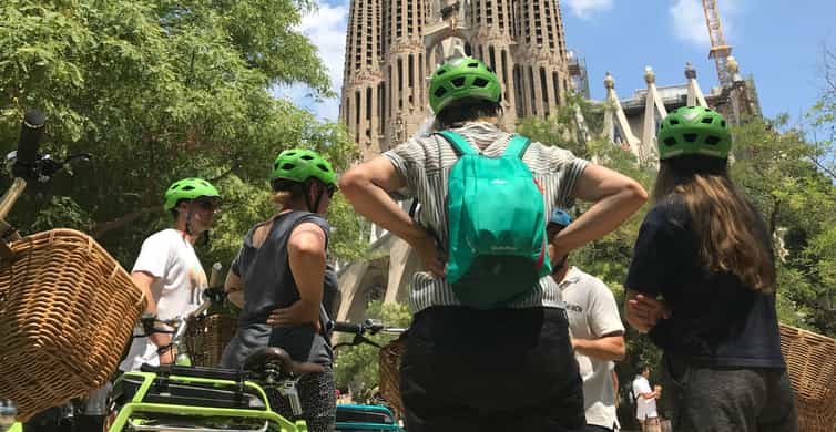 Barcelona: 2.5-Hour Bike or E-Bike Historical Tour
