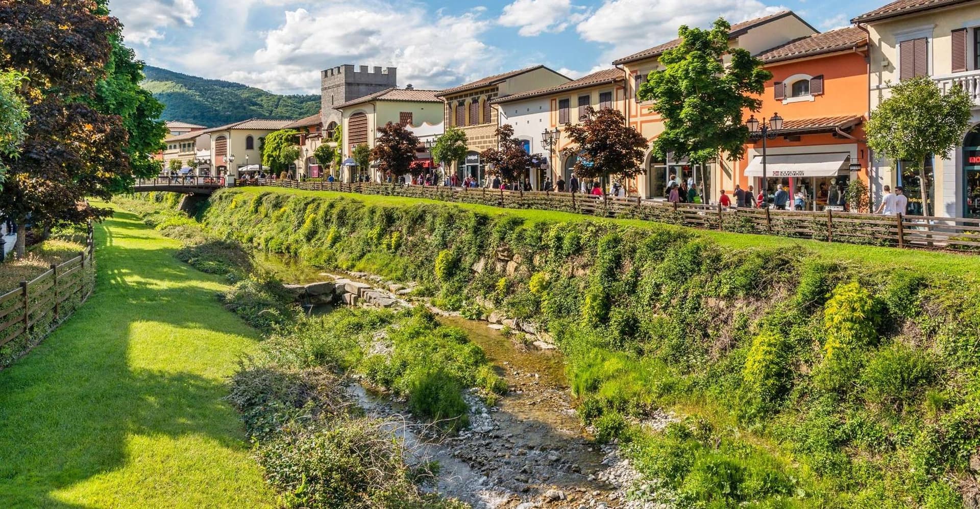 From Florence: Round-Trip Shuttle Bus to Barberino Outlet photo 1