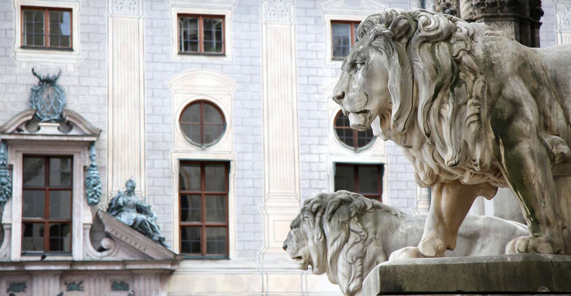 Munich: Third Reich & WWII Walking Tour photo 2