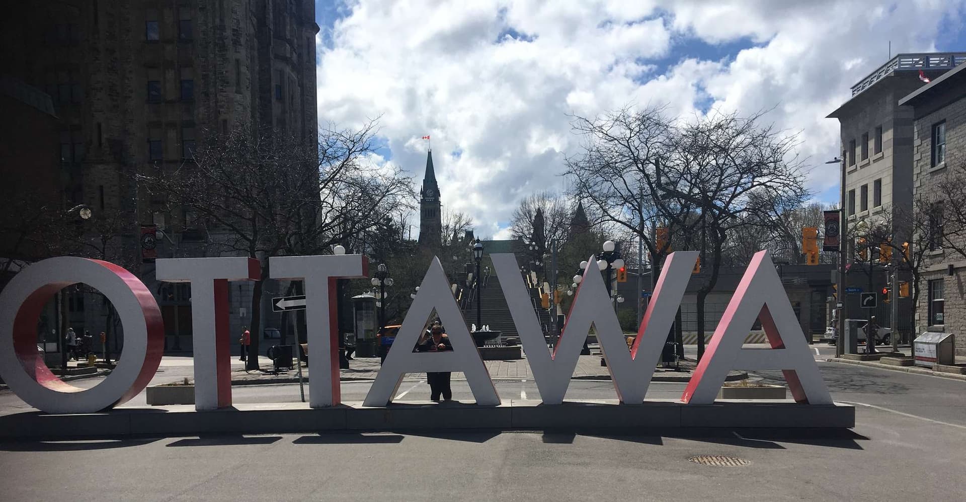 Montreal: Private Day Tour to Ottawa photo 3