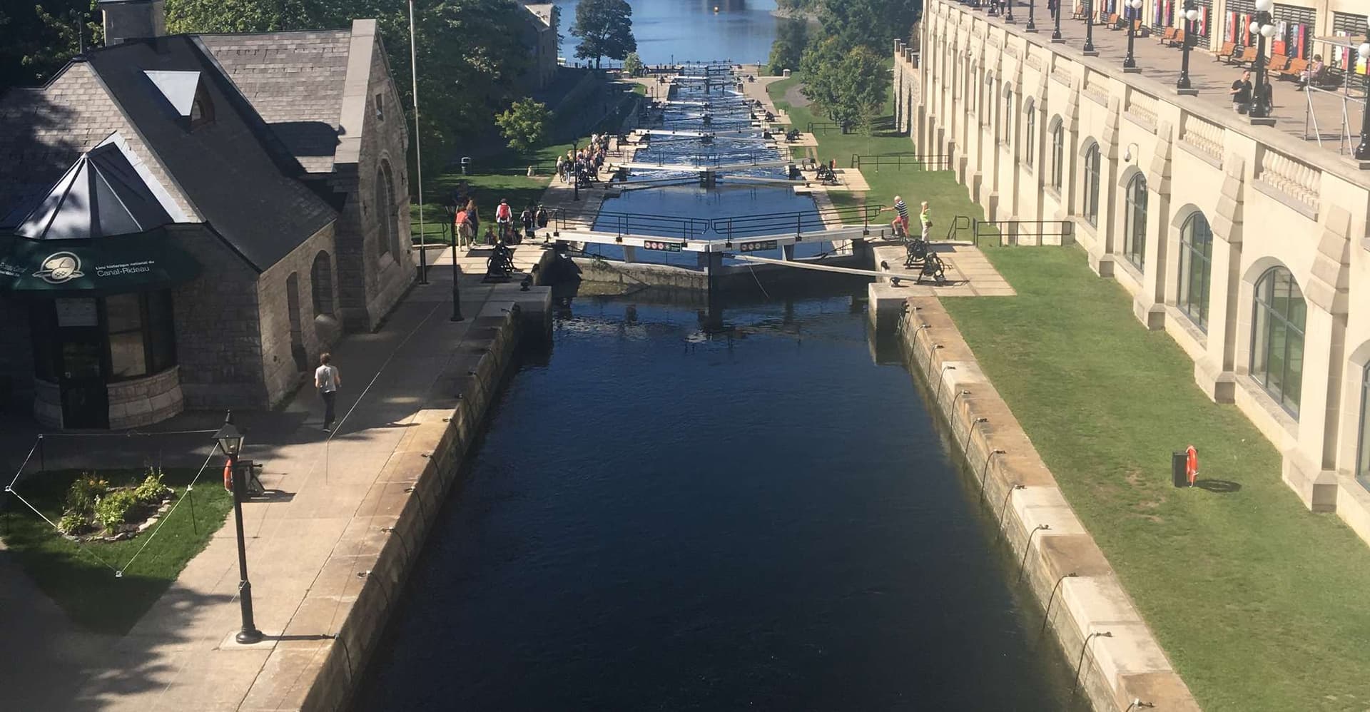 Montreal: Private Day Tour to Ottawa photo 8