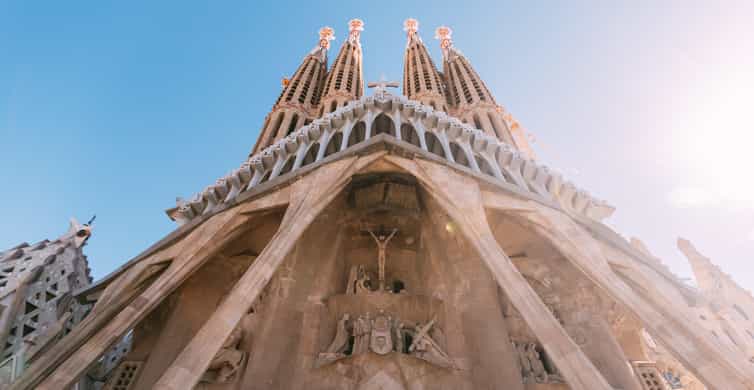 Barcelona: Sagrada Familia Skip-the-line Guided Tour