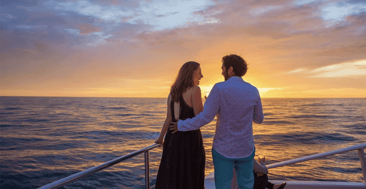 Miami: Sunset Cruise with Celebrity Homes & Open Bar