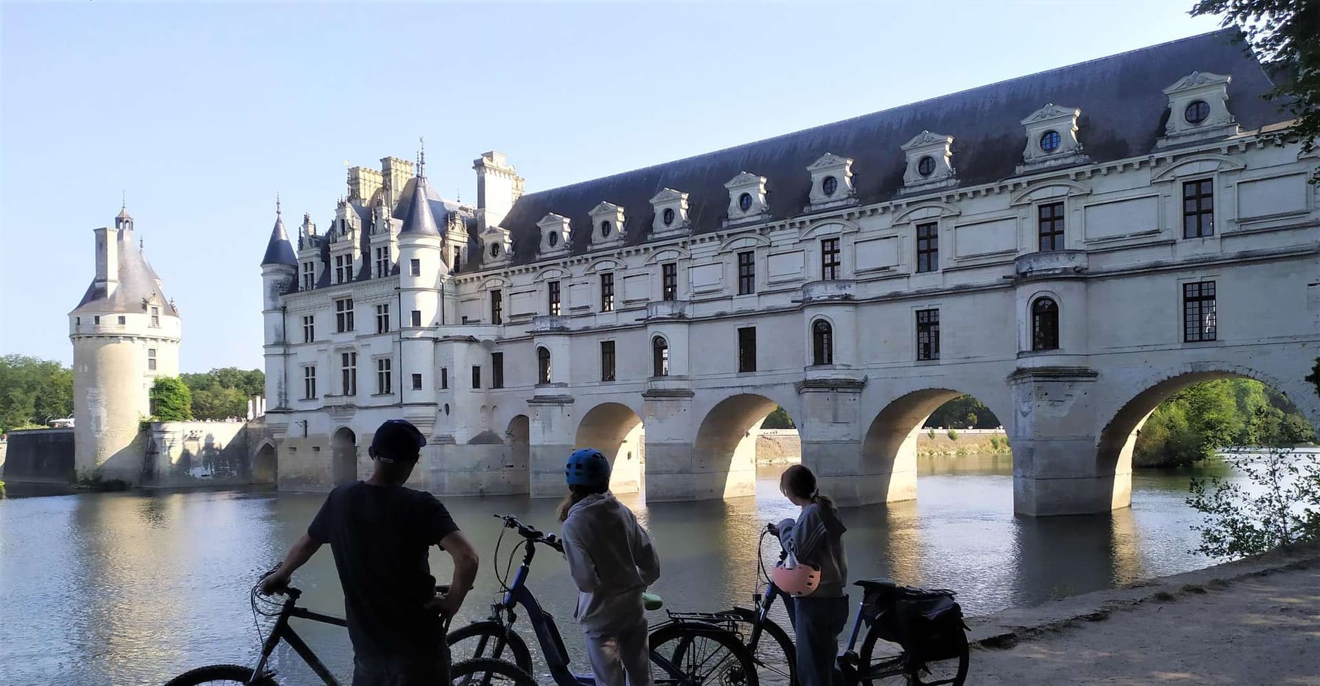 Chenonceau: E-Bike Guided Tour & Gourmet Picnic Lunch photo 1