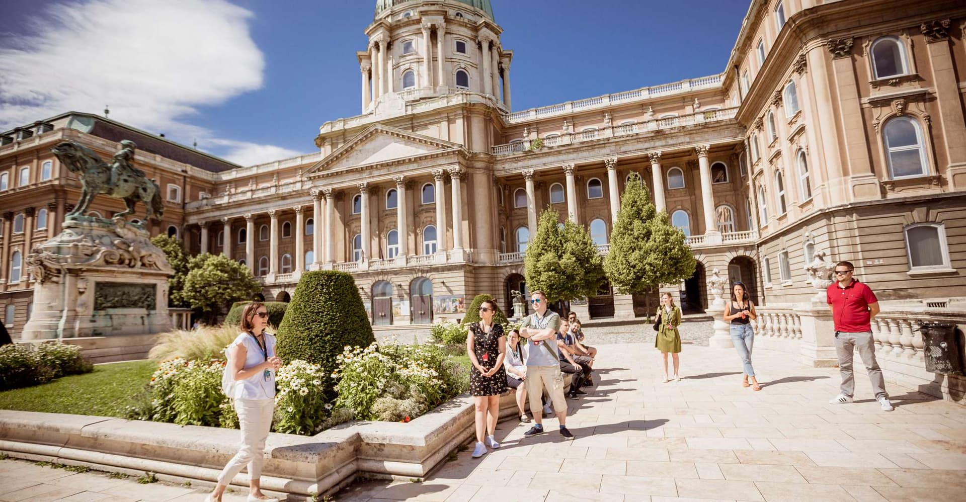 Budapest: Buda Castle Walk with Saint Stephen's Hall photo 3