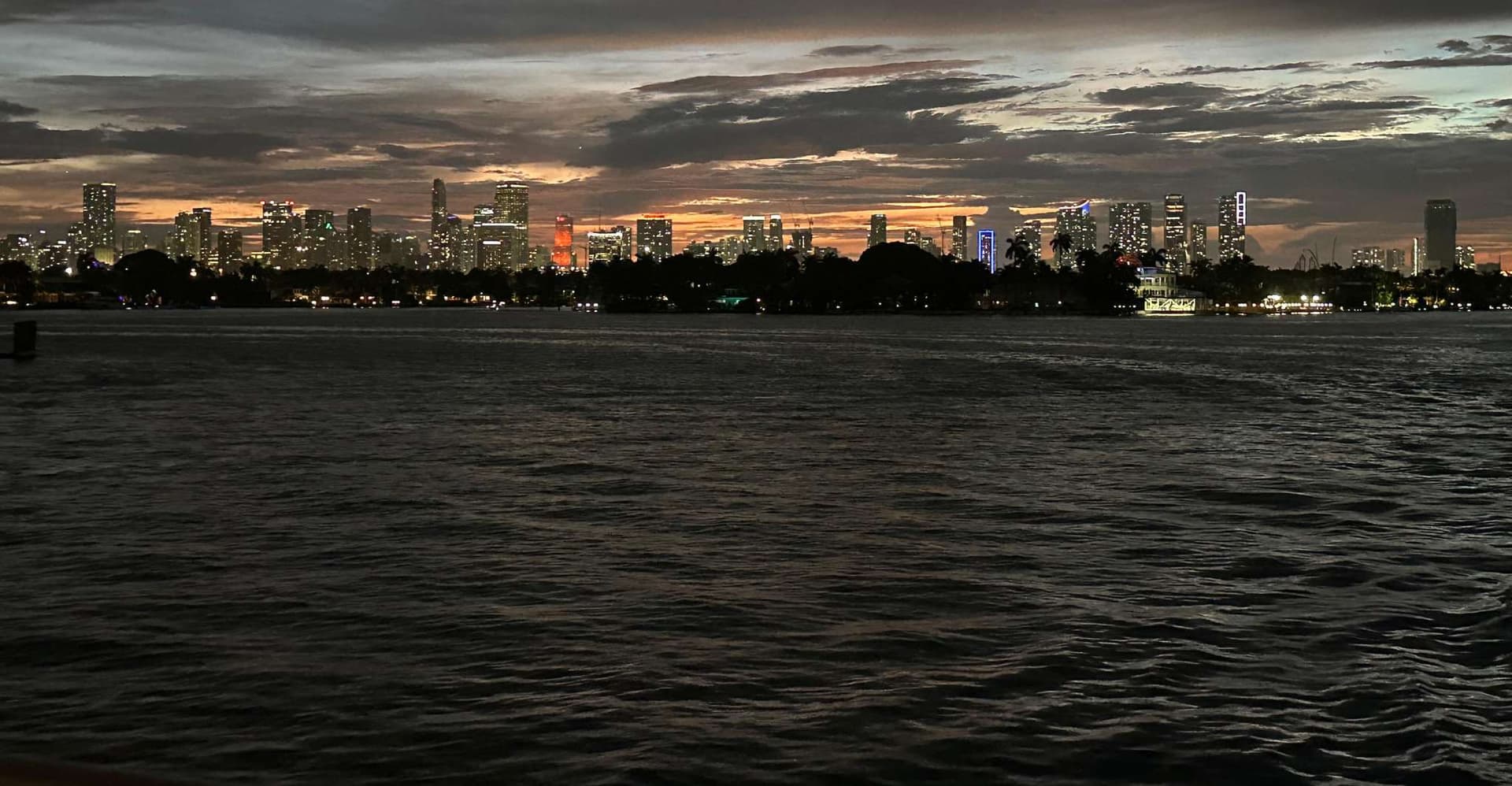 Miami: Skyline Sightseeing Cruise Millionaire Homes & River photo 3