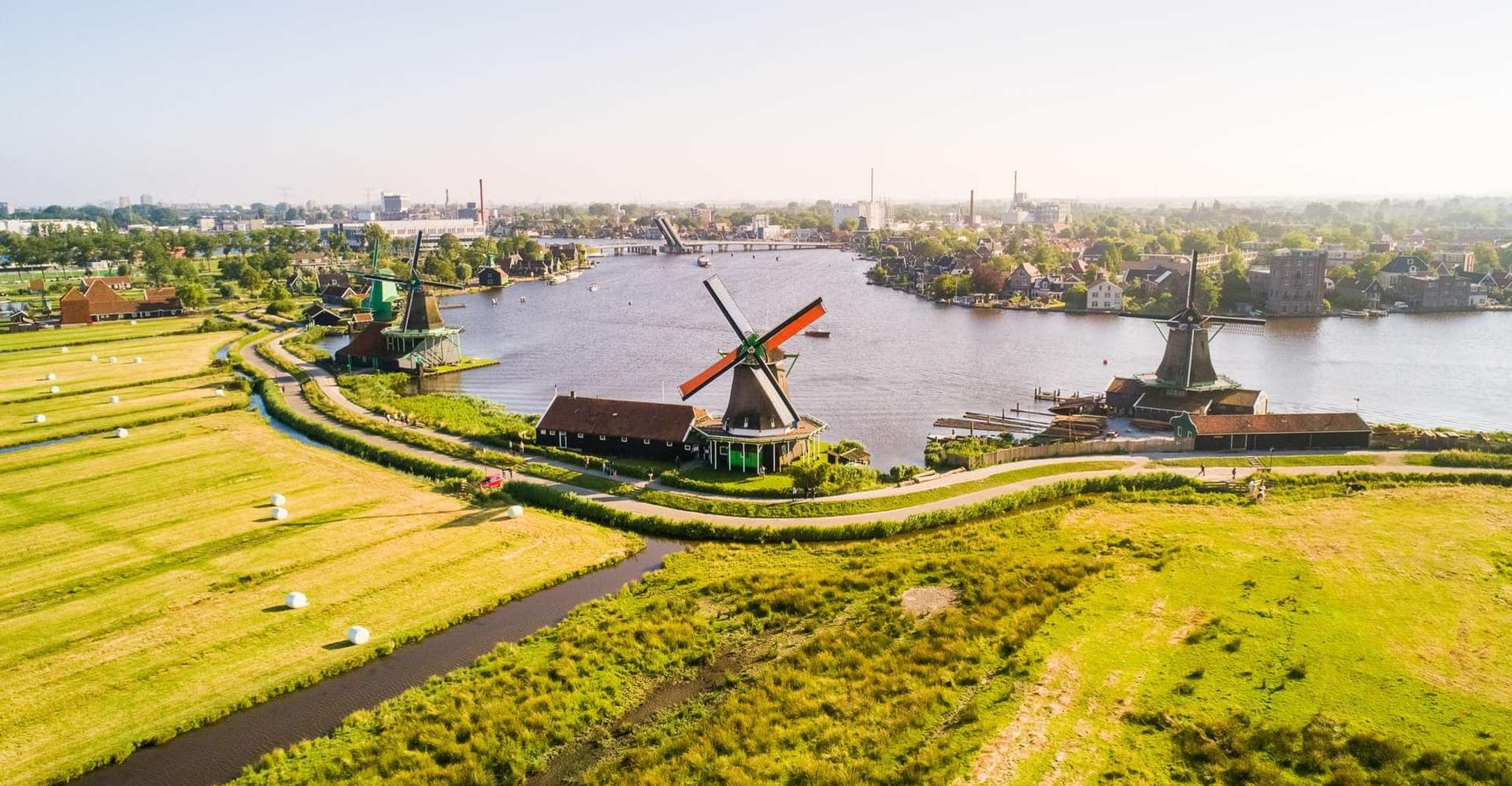 From Amsterdam: Zaanse Schans, Volendam & Marken Guided Tour photo 3