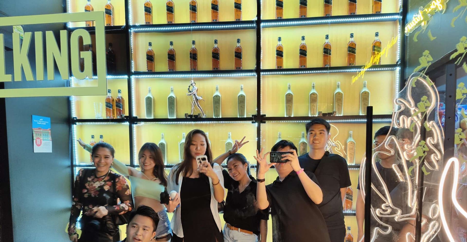 Party Singapore Bespoke Pub Crawl photo 18