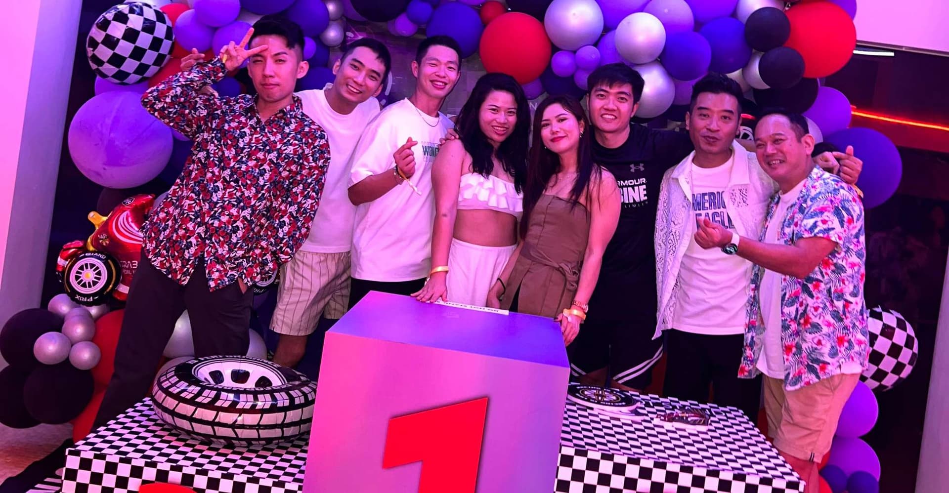 Party Singapore Bespoke Pub Crawl photo 11