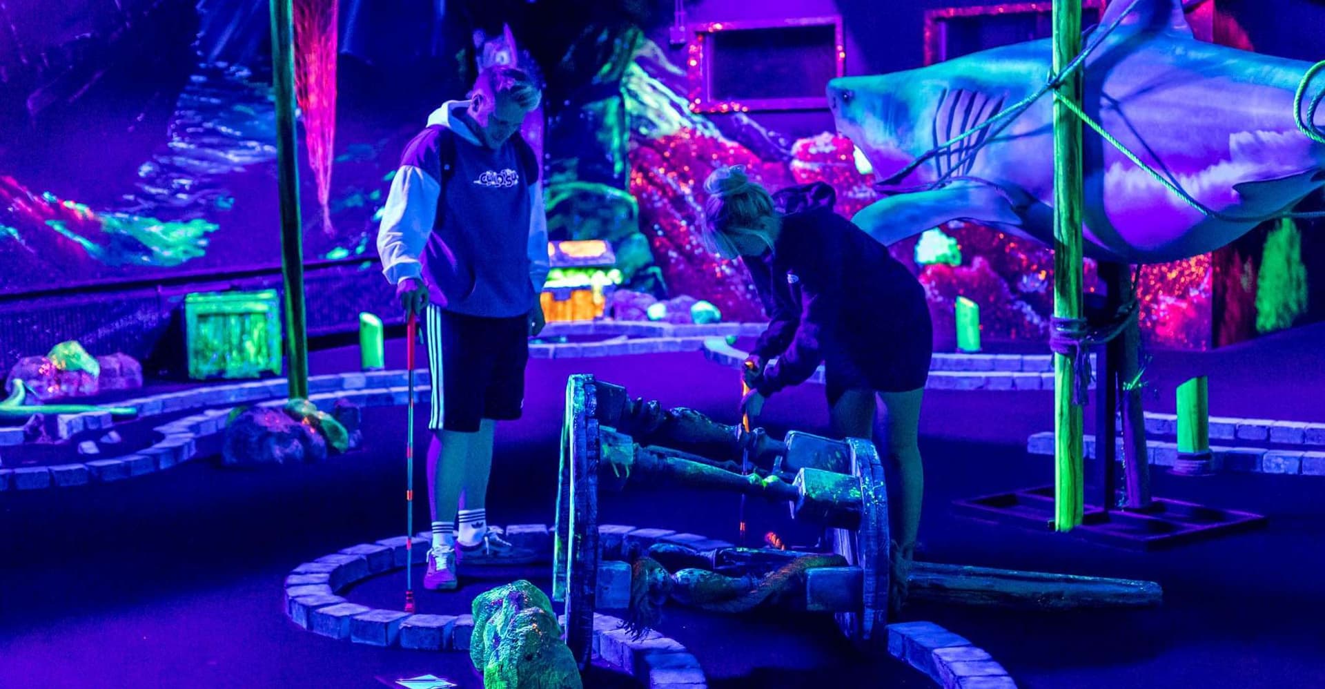 Aloha Amsterdam: 12-Hole Glow-in-the-Dark Mini-Golf photo 8