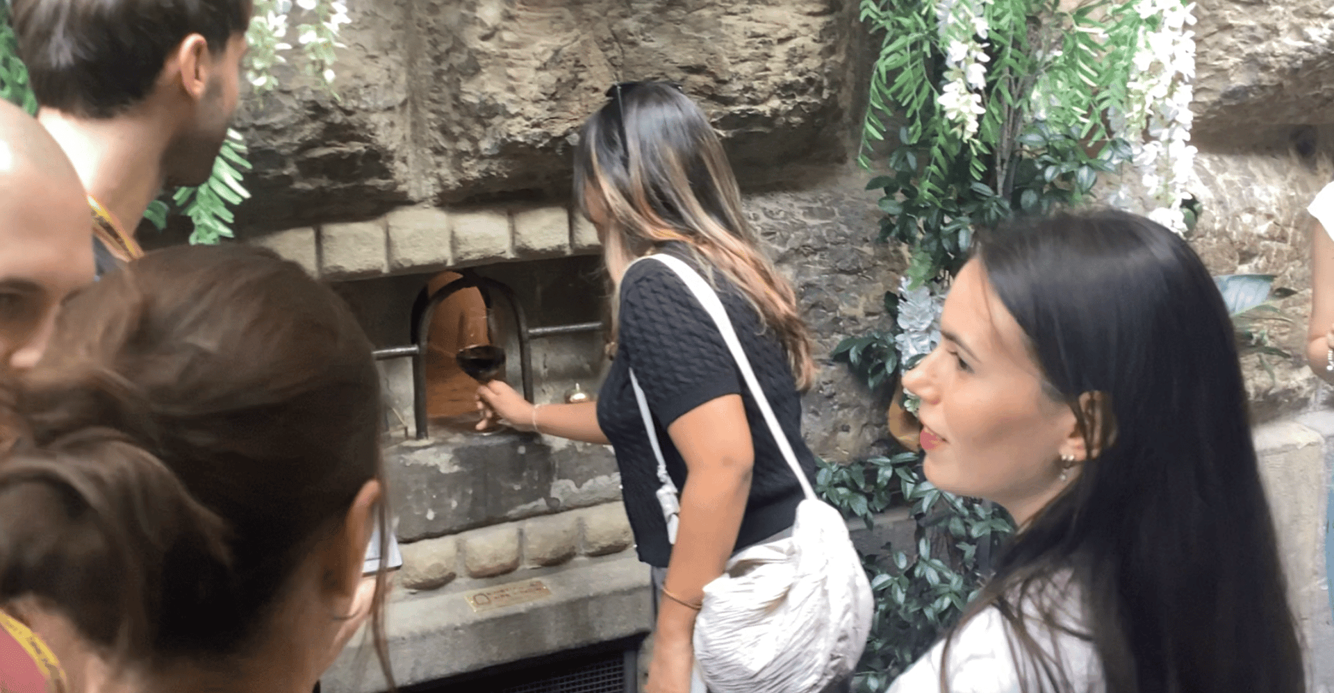 Florence: Wine Windows Walk with Wine Tasting and Appetizers photo 7