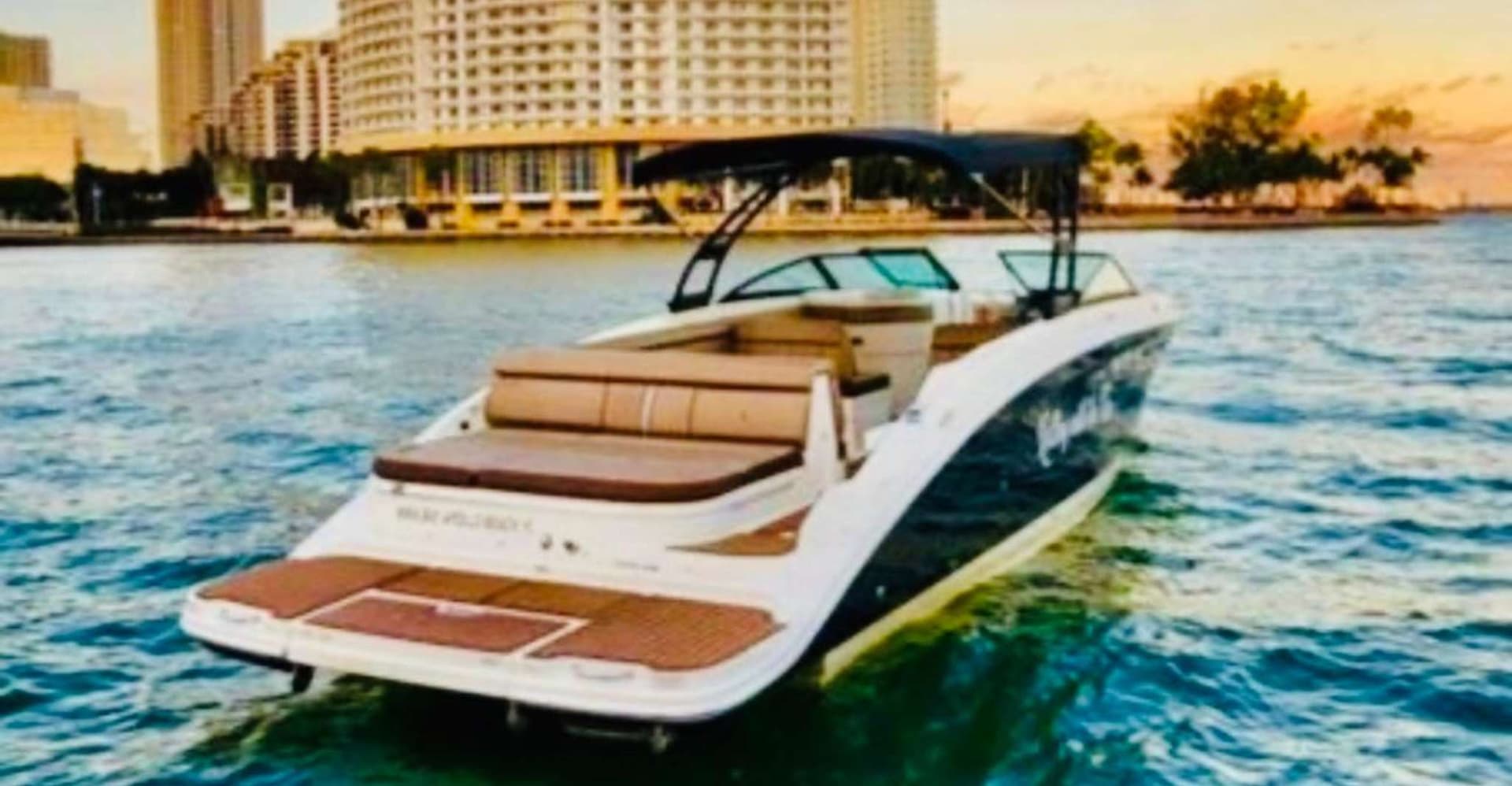 Miami: Guided Boat Tour with Champagne photo 5