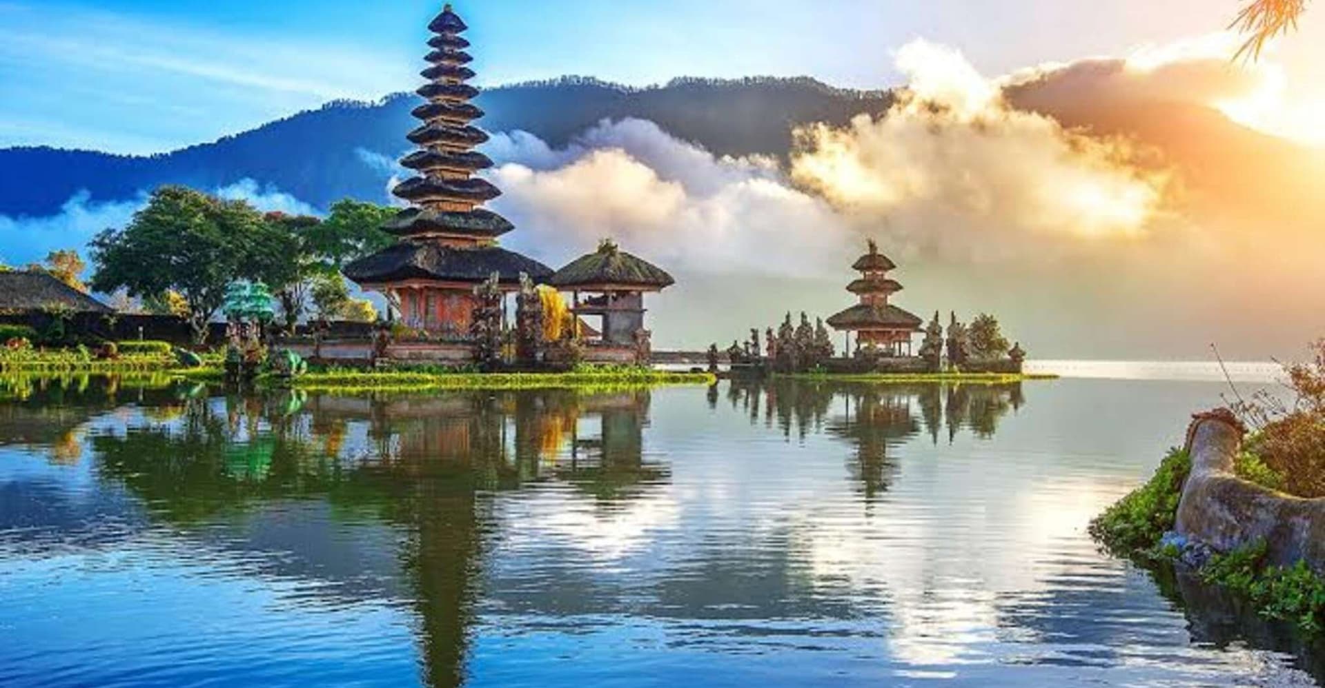 Bali: Jatiluwih UNESCO, Bratan Lake, Iconic Gate & Tanah Lot photo 2