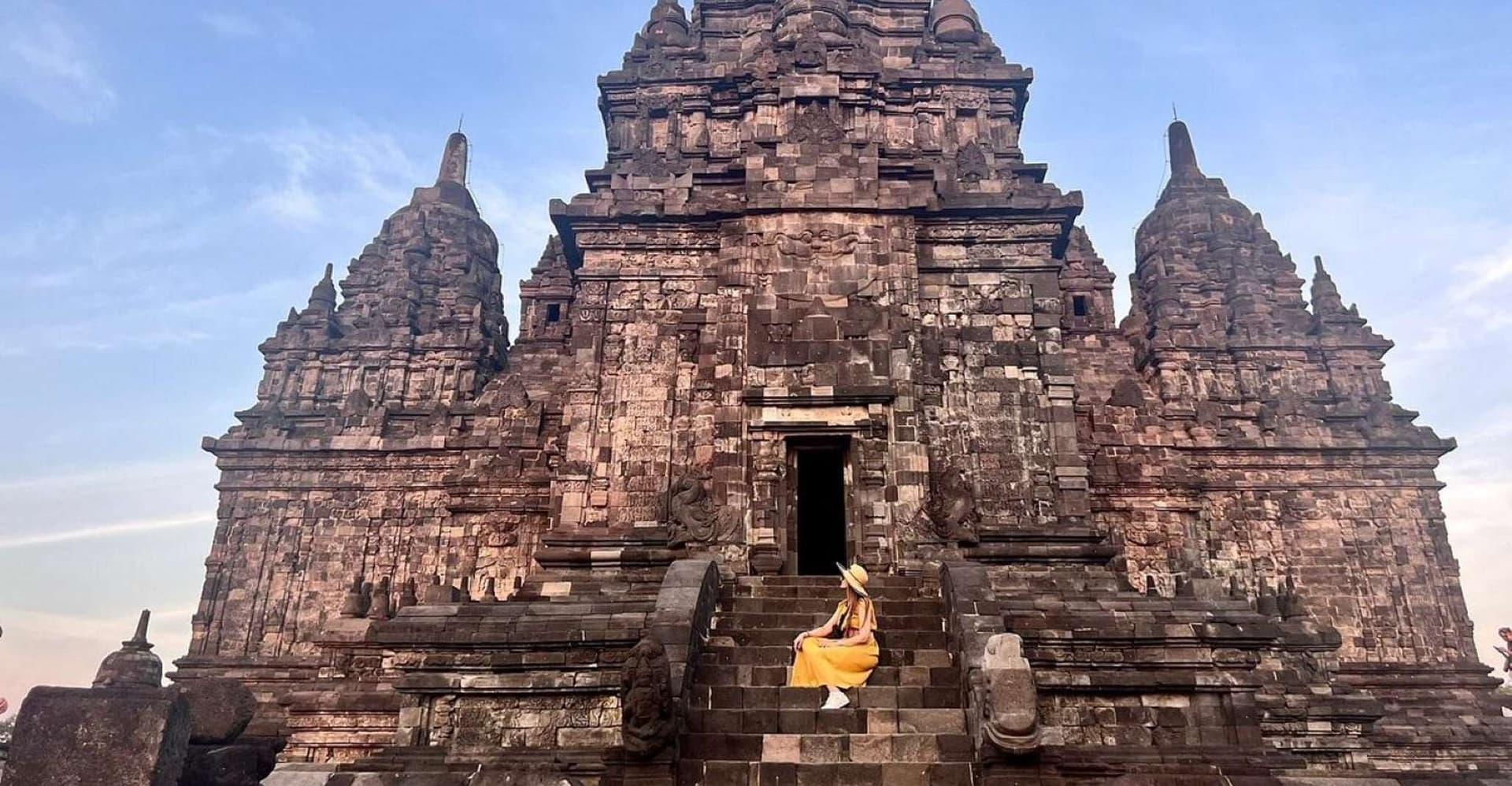 Yogyakarta: Borobudur Sunrise Climb & Prambanan with Ticket photo 3