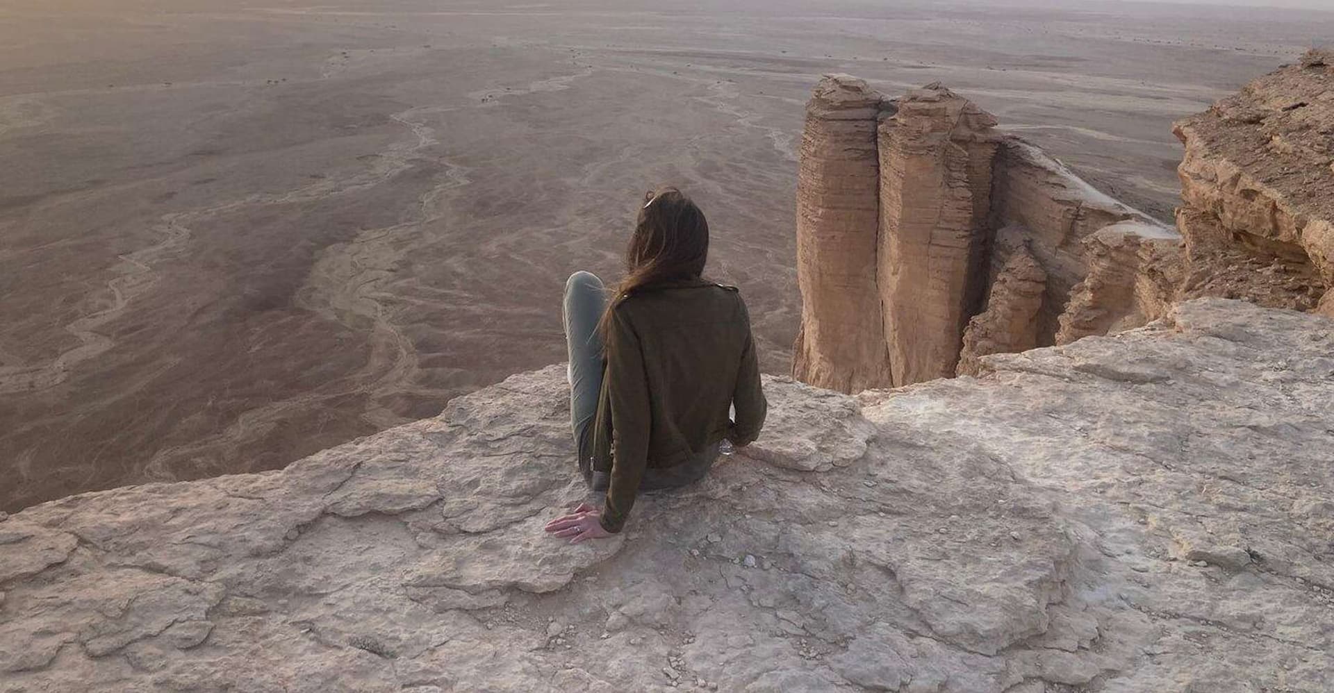 Riyadh Edge of The World, Bat caves with dinner visit by bus photo 3