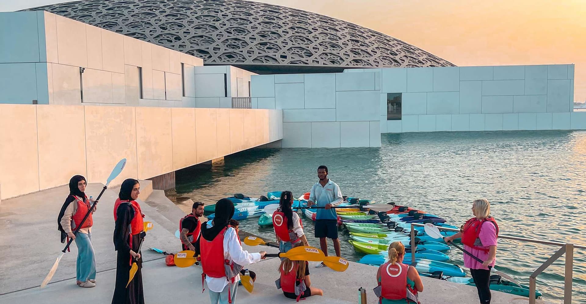 Abu Dhabi: Guided Kayak Tour around Louvre photo 7