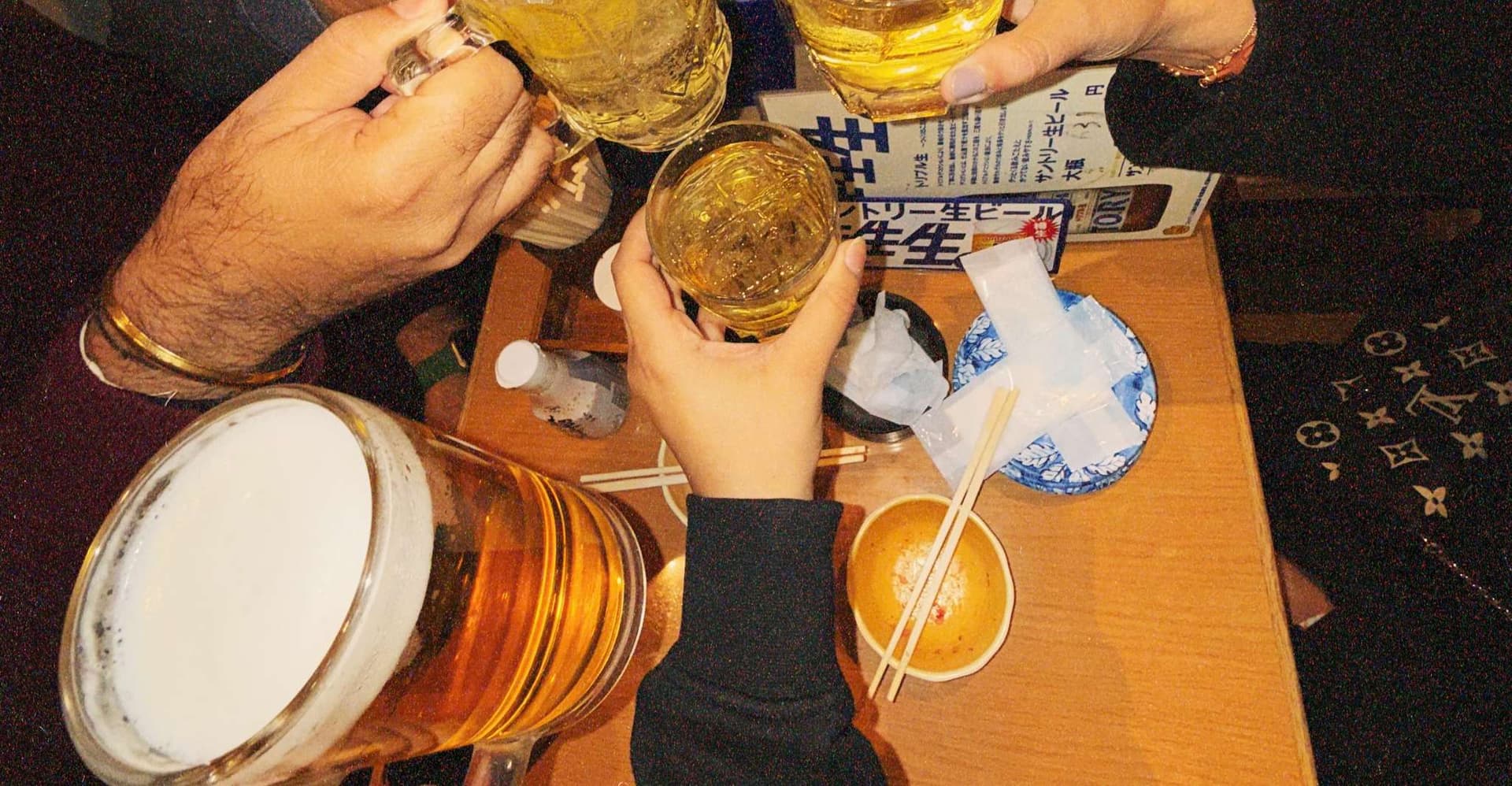 Osaka: Namba Pub Bar Crawl with a Local Guide photo 4