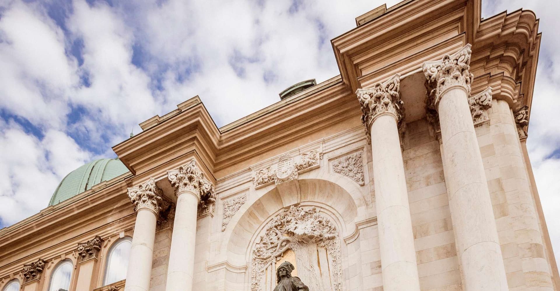 Budapest: Buda Castle Walk with Saint Stephen's Hall photo 2