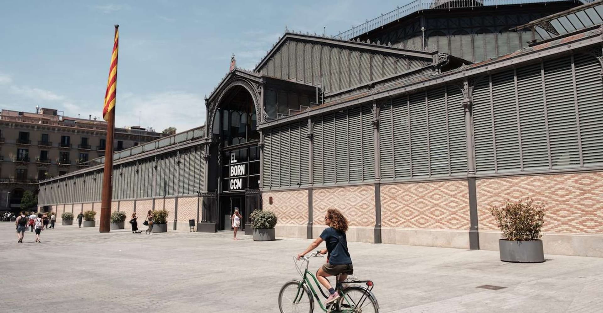Barcelona: Guided Bike or E-Bike City Tour photo 2