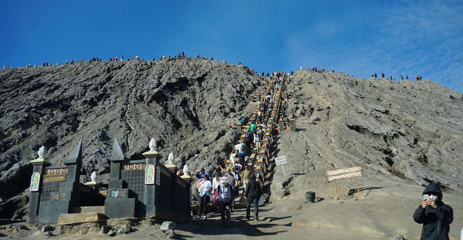 Surabaya or Malang: Mount Bromo Sunrise Share Guided Tour photo 3