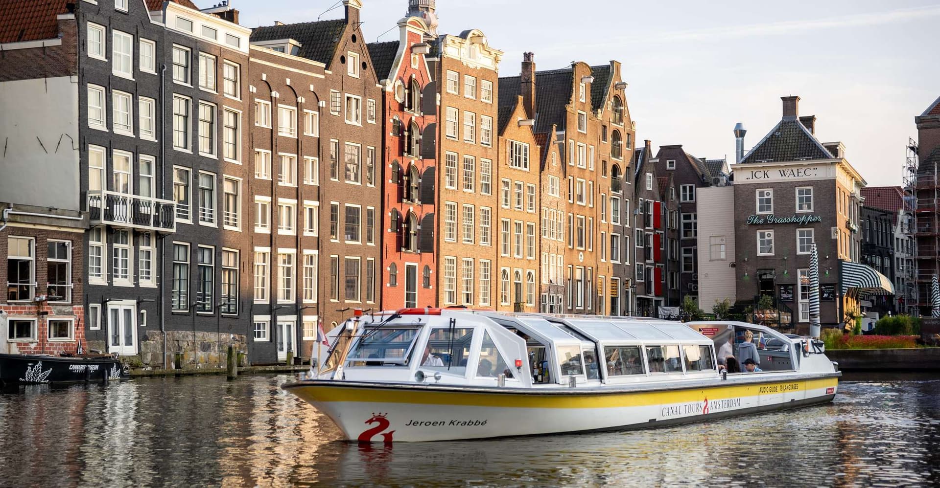 Amsterdam: Heated Canal Cruise Including Audioguide photo 1