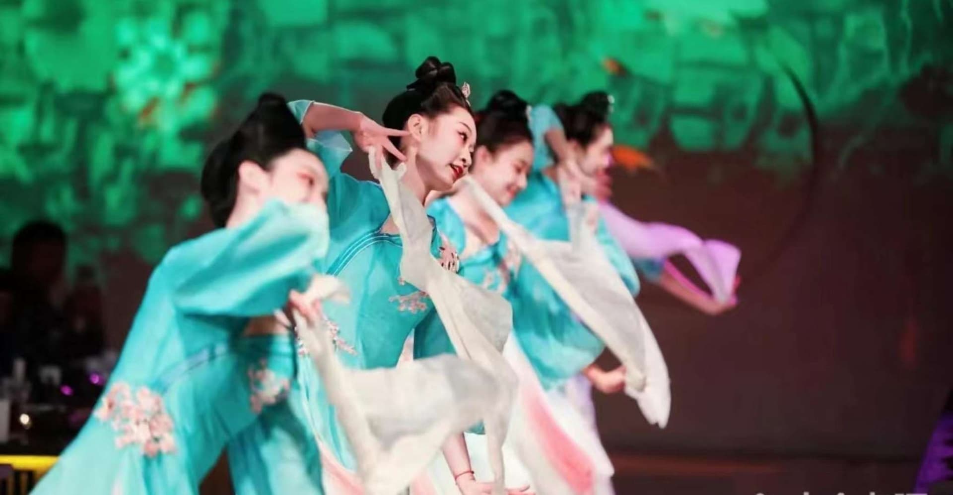 Shanghai: Royal Banquet with Chinese Cultural Performance photo 1