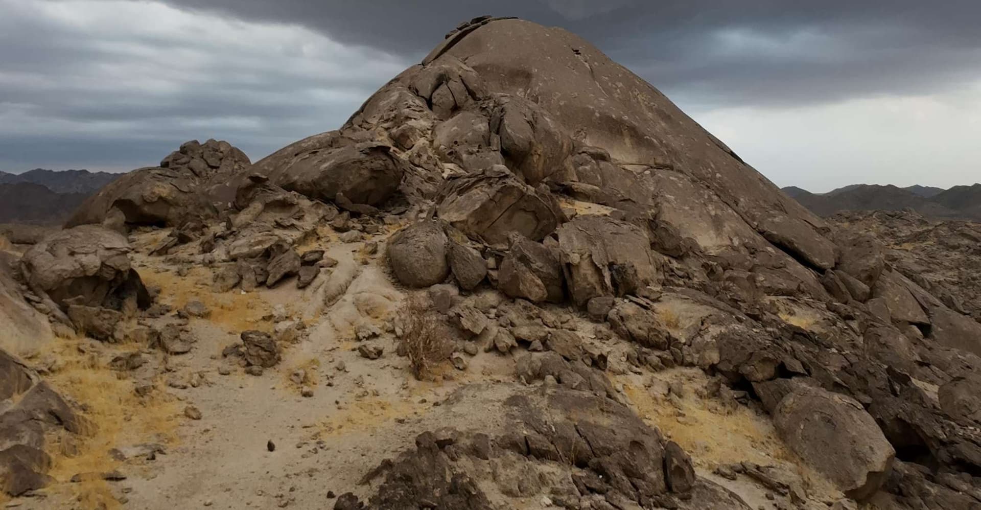 Jeddah: Moon Mountain Guided Hiking Tour with Snacks photo 5